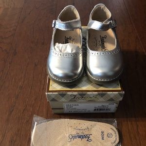 Silver Maryjanes "Footmate"